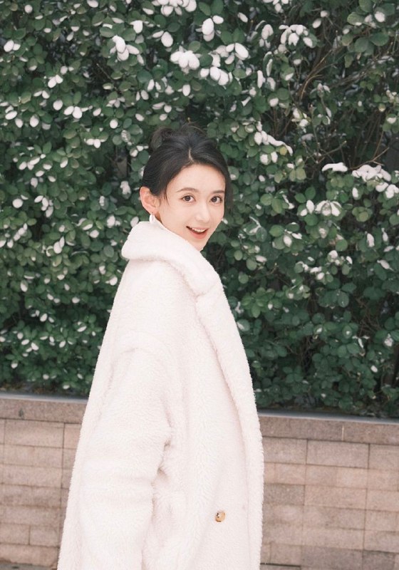 高亚麟与出轨对象徐梓钧相差 26 岁高亚麟 1972 年出生，今年 52 岁